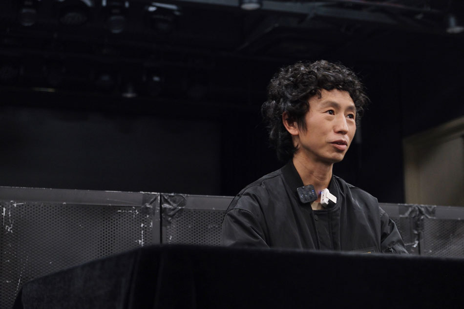 2025年3月28日，上海，庞麦郎在演出前接受媒体采访 本文图片均为澎湃新闻记者 蒋乐来 摄