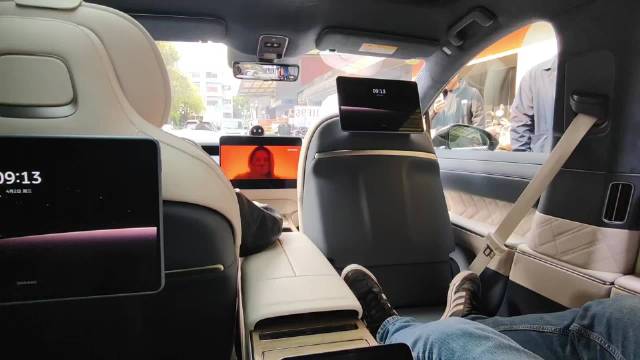 今天教授试乘试驾了蔚来的ET9