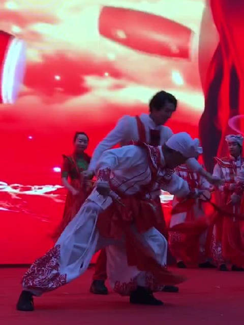 安塞腰鼓是流传于陕西省延安市安塞区的传统舞蹈，是国家级非物质文化遗产之一