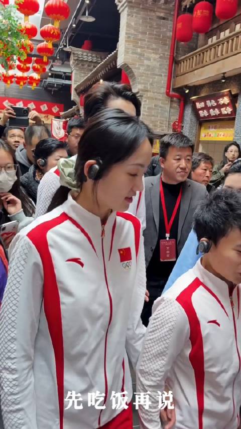 孙佳俊听说吃的，眼睛都这么有神了