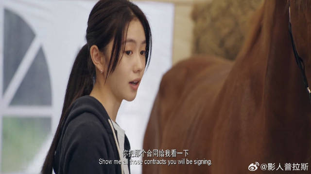 成龙马术一流，各大剧组找她拍戏，女儿嘱咐暖心