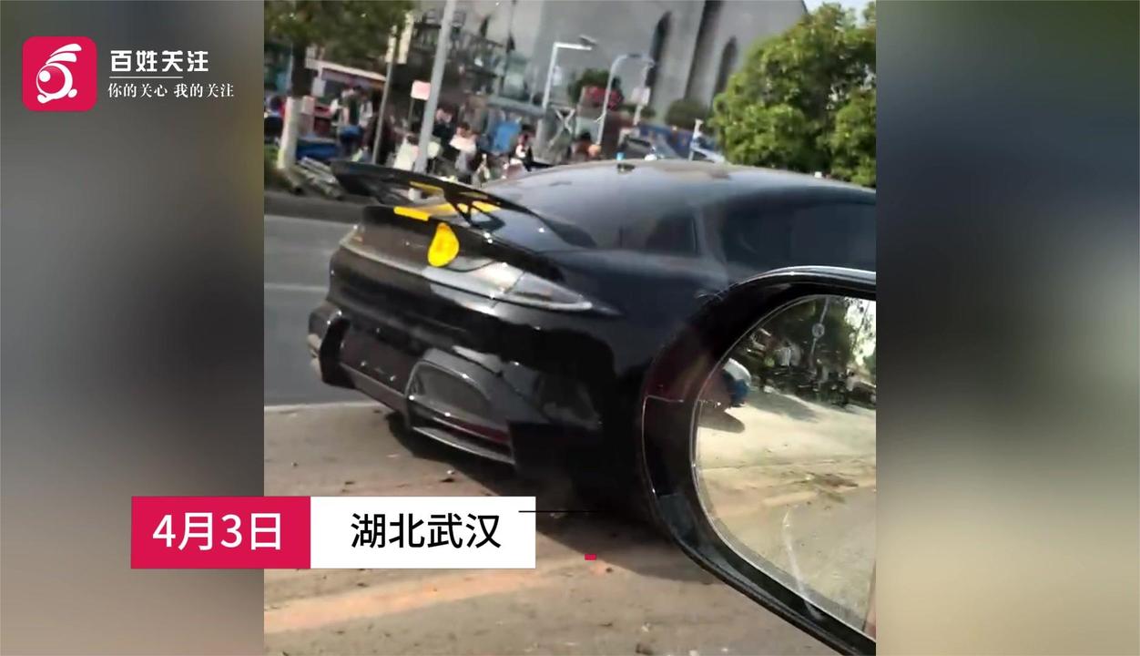 湖北一小米汽车撞损护栏