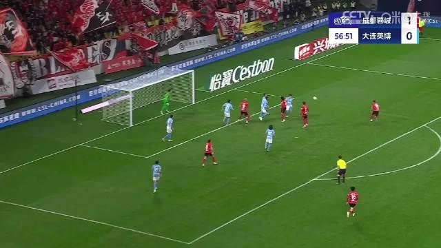 古尔芬克尔、胡荷稻上下半场各入一球，成都蓉城2比0大连英博