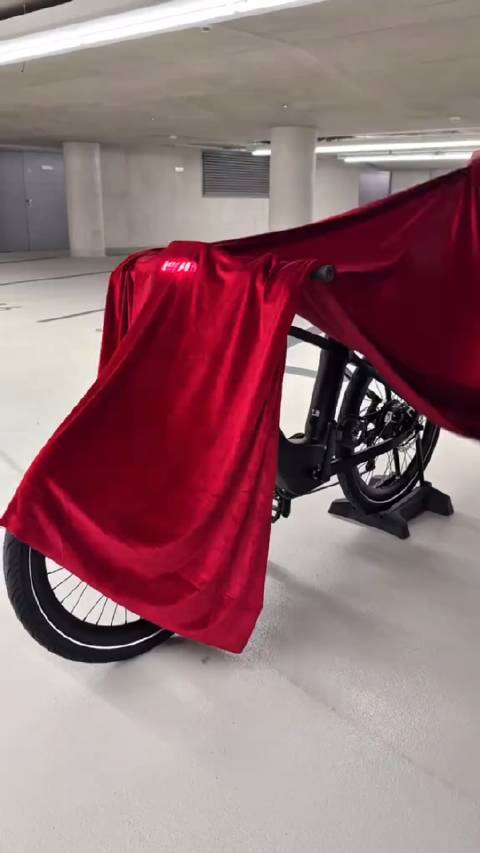 哈哈，这是奔驰AMG一级方程式赛车…