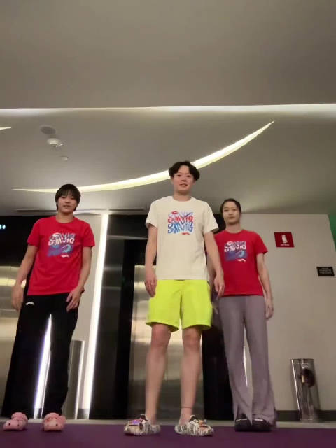 更新社媒，晒出自己和陈艺文、昌雅妮的舞蹈vlog：来财来财