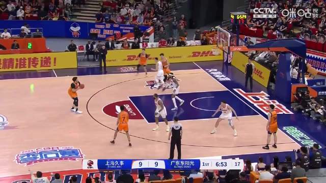 莫兰德第一节就4犯，这场比赛的内线压力王少杰和徐昕一定要顶住啊！