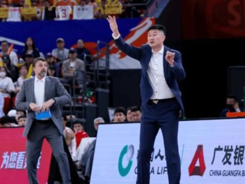 广东g2惜败上海揪出三败笔！杜锋用人策略首锅，小胡二飞送大礼！