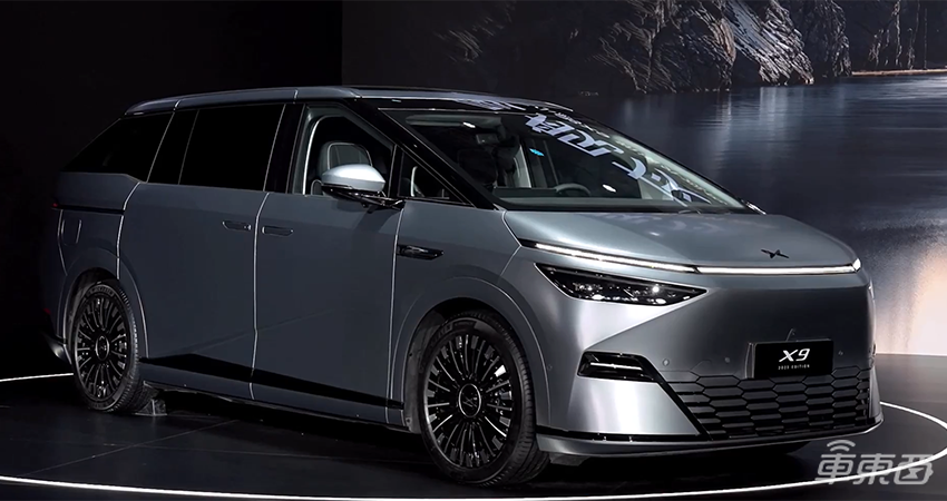 小鹏新款X9预售价39.98万起！全系标配图灵AI智驾，升级496项零部件