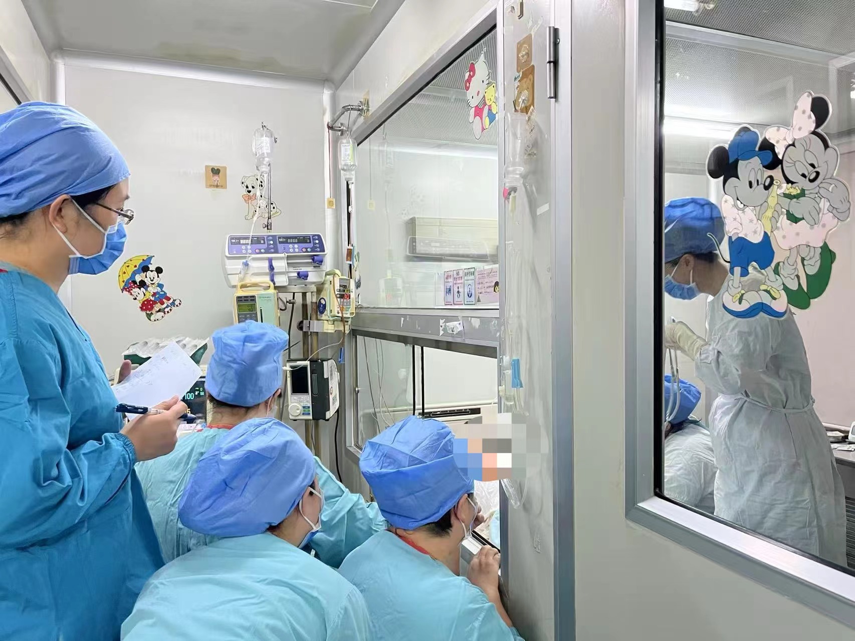 北京兒童醫院白血病團隊給小福製訂了個性化減毒化療方案。 圖源:北京兒童醫院