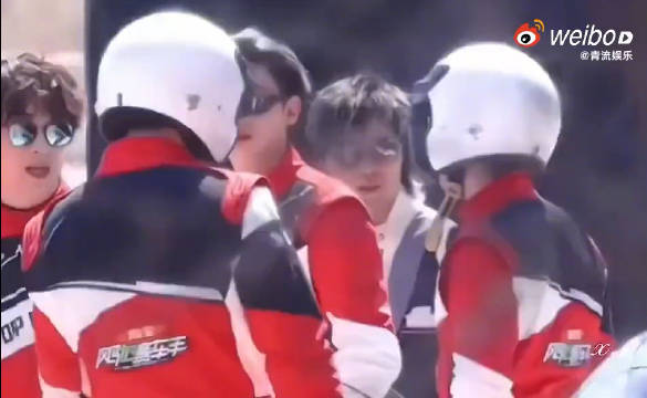 《风驰赛车手》里@Johnny黄景瑜 @jjjustin0219