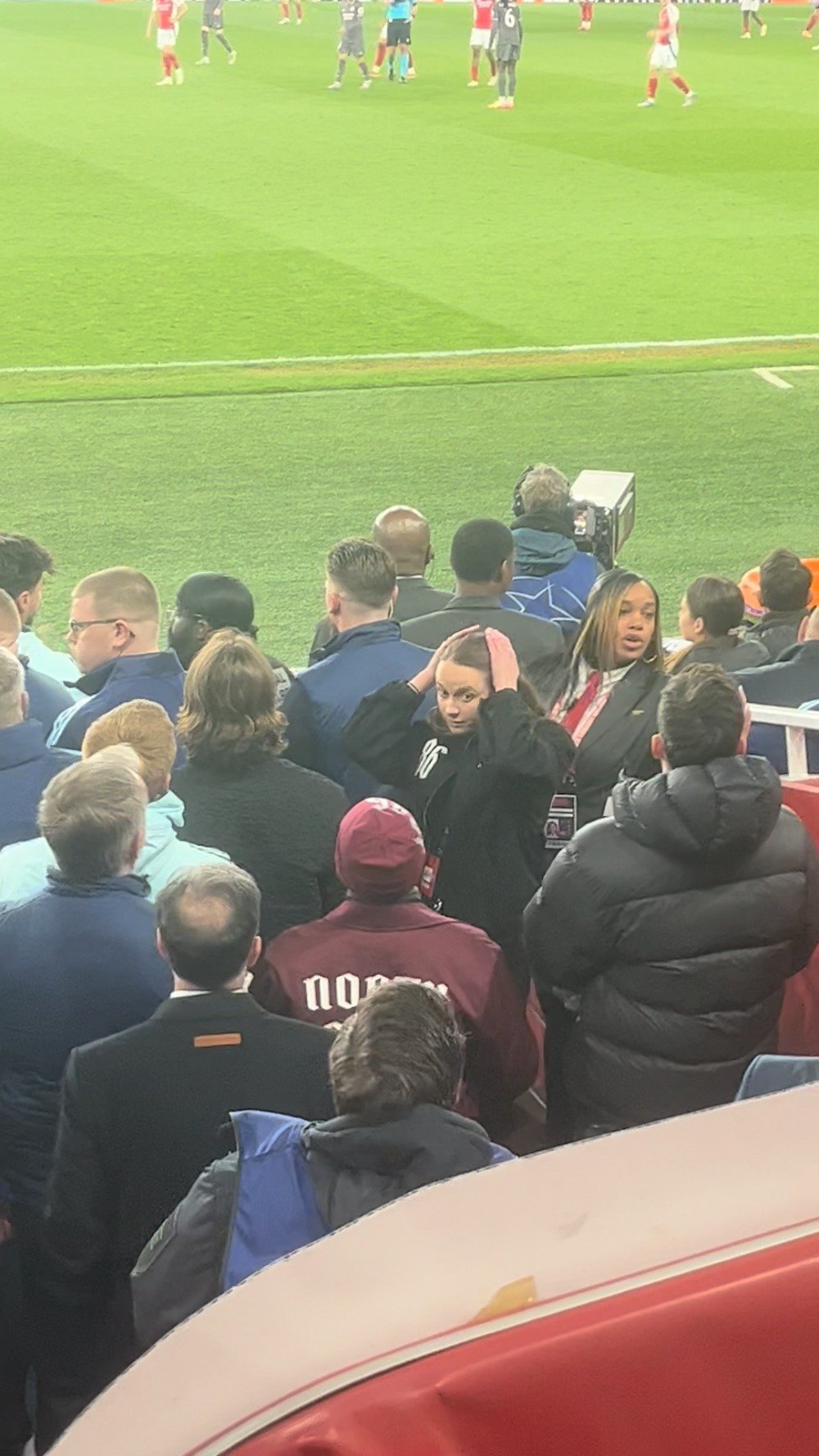 比赛最后阶段卡马文加两黄变一红被罚下…