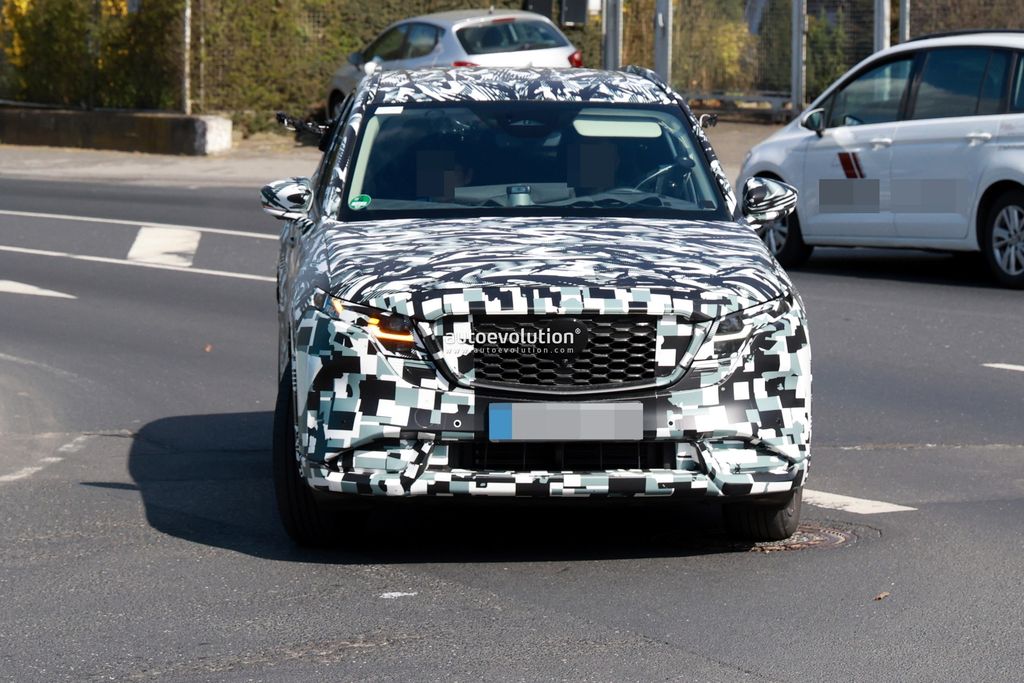 2026 款马自达 CX-5 原型 SUV 路测图曝光：更犀利设计