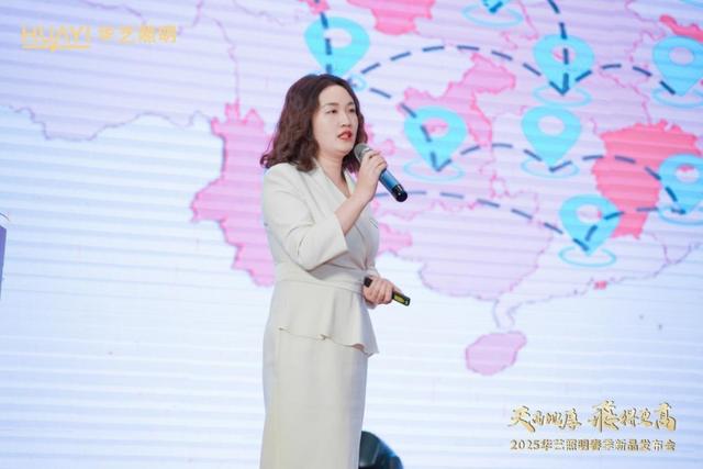 ▲华艺照明总经理、国内营销事业部总经理乐景弟