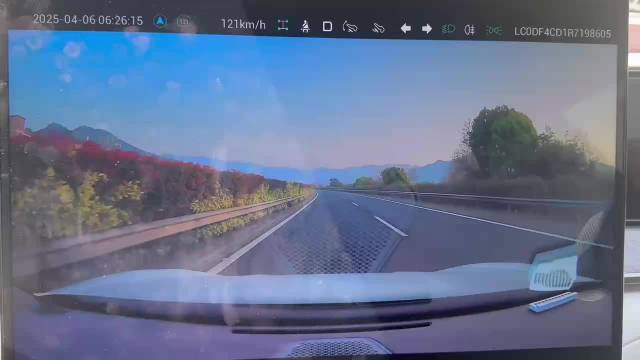 腾势Z9GT高速爆胎实战…