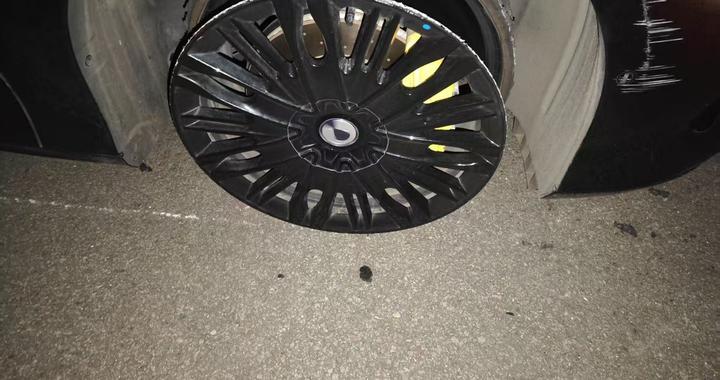 高速上胎都没了竟毫不知情？腾势Z9GT车主：保命神器