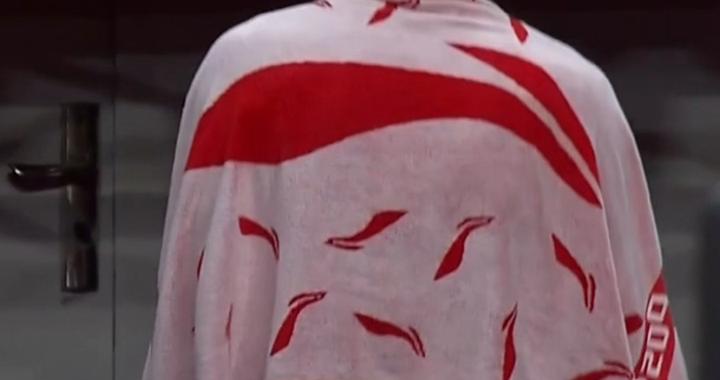 任骏飞遭驱逐！熊抱王哲林还挥拳击中后脑 媒体人称他不是打篮球