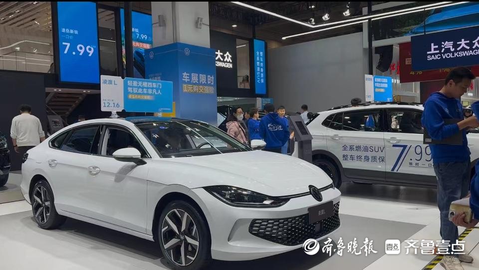 车展现场新能源风头正劲，燃油车为何仍稳占“半壁江山”？