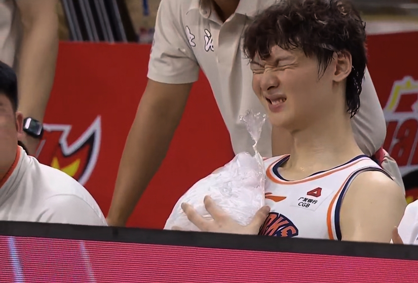 重罚季后赛第一恶汉！拳打后脑！广东大战山西！杜锋徐杰霸气摊牌