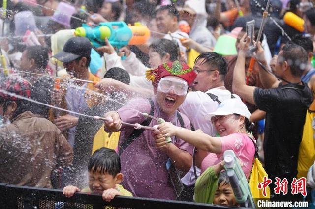 云南泼水节视频全过程 4e25-baf5e3391fb735e726454076d456771a.jpg