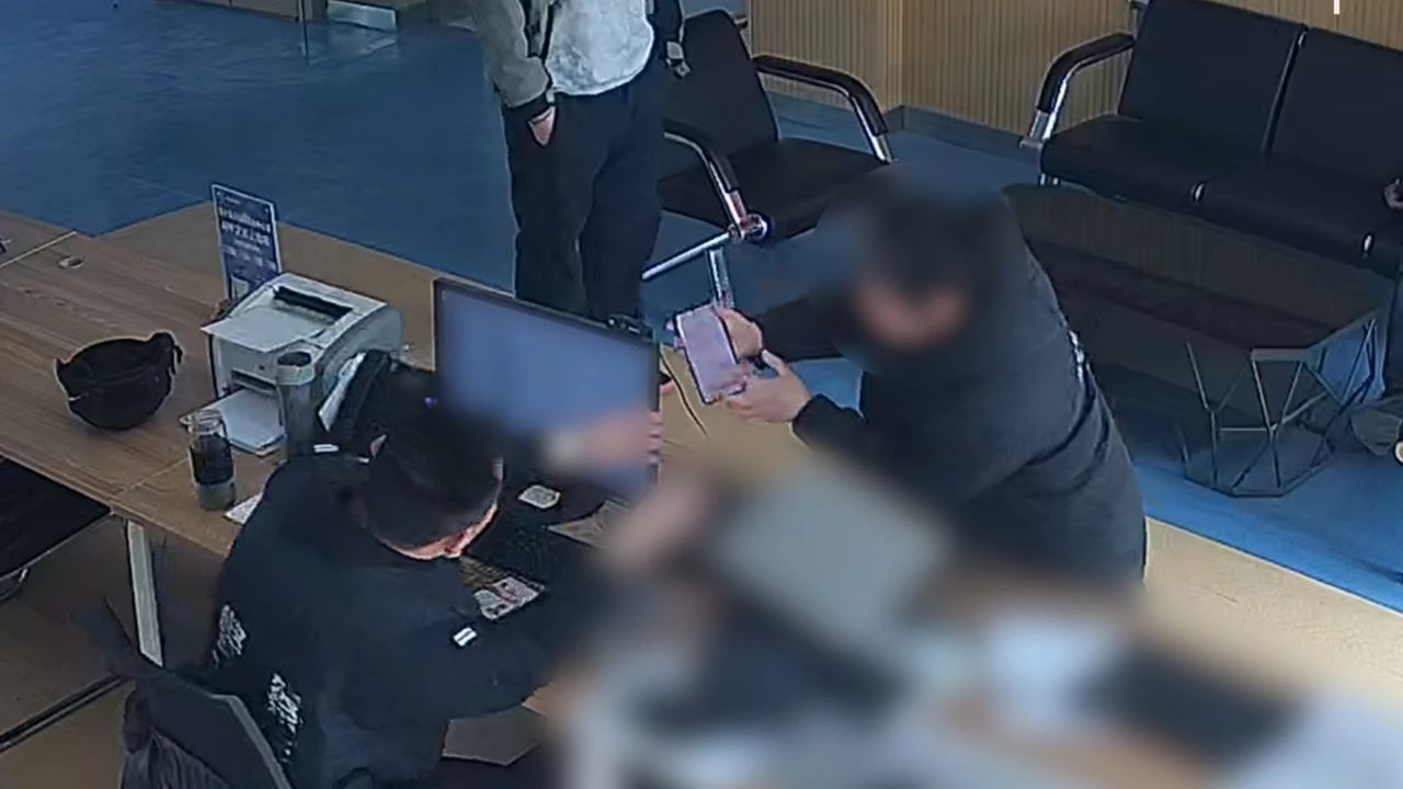 公安部門幫助受害人保住3張銀行卡內共計35萬元的資金。圖源:烏什公安