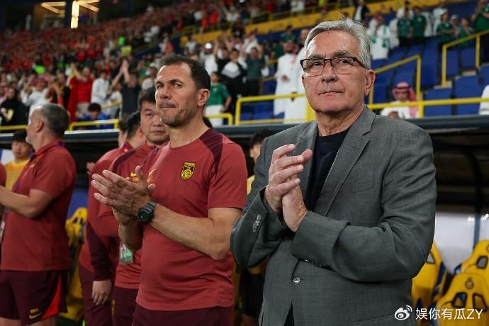 国足0-1沙特！全场0射正1红牌1伤退，小组继续垫底