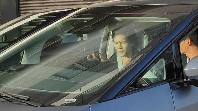 向佐现场体验小鹏X9自动泊车，忍不住鼓掌，我也忍不住了…