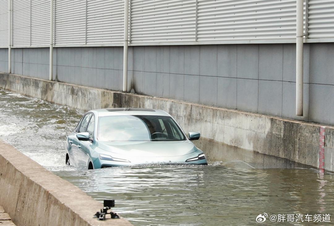 在央视直播、中汽研见证的汽车极限安全测试中…