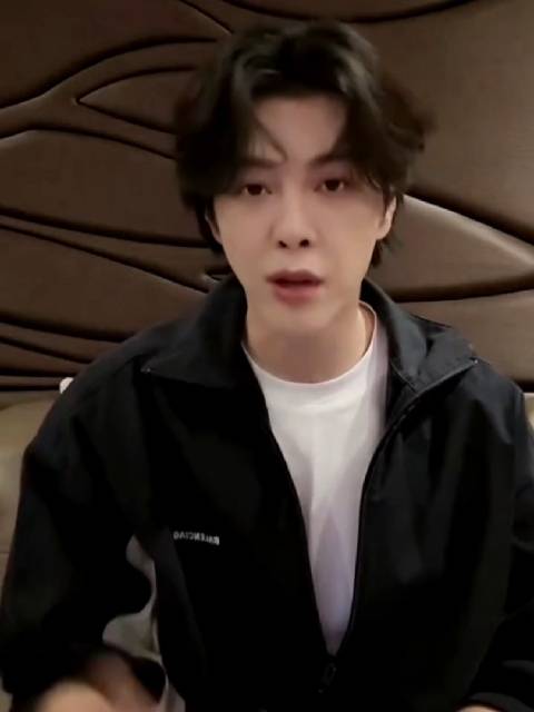 好想和虞书欣交朋友 徐海乔直播提及虞书欣，说虞书欣是高能量朋友…