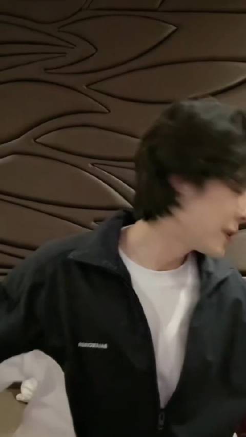 哈哈哈哈哈哈哈徐海乔海陆直播，好多笑点两个人一直哈哈哈哈哈哈哈哈…