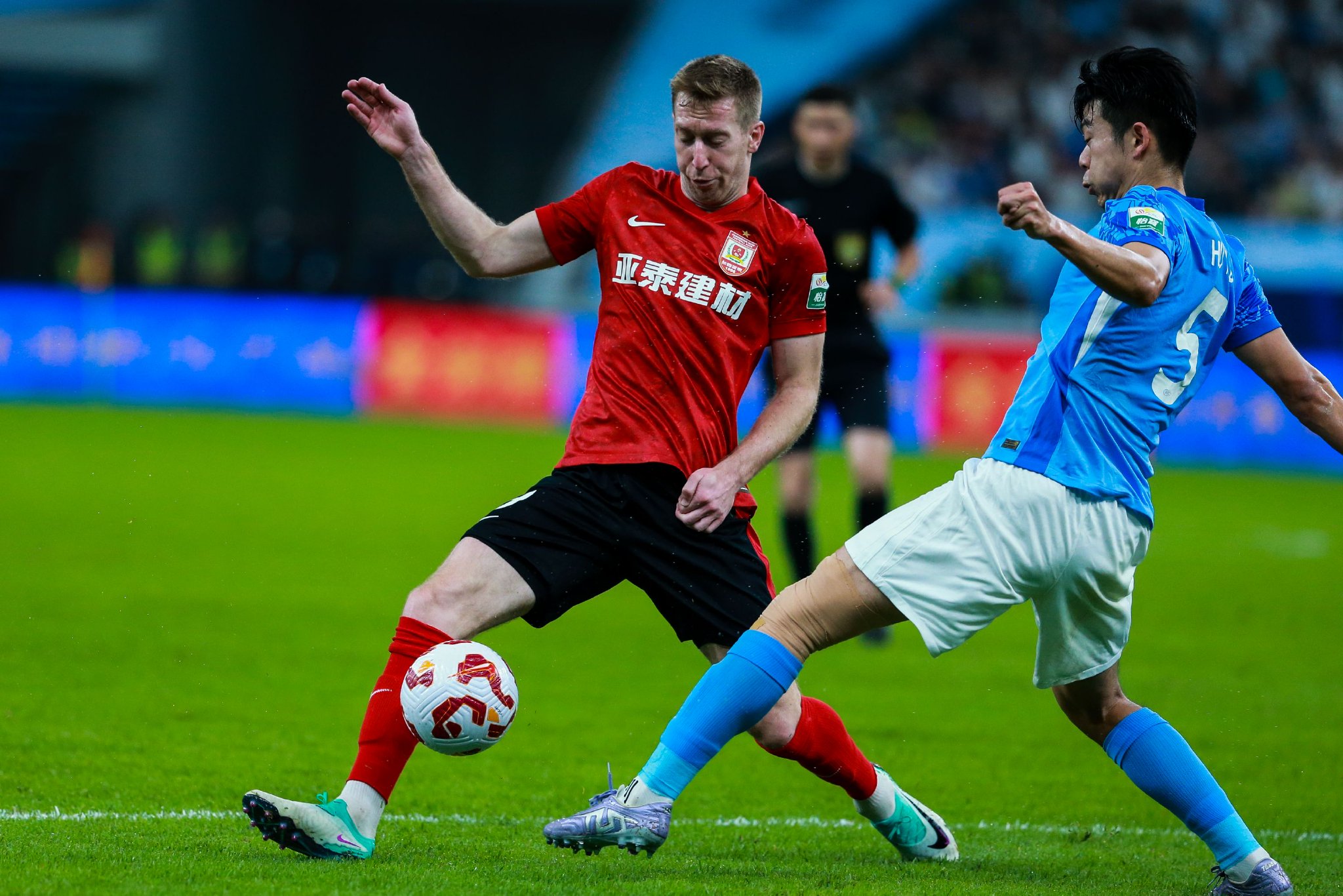 （体育）（3）足球——中超：深圳新鹏城胜长春亚泰