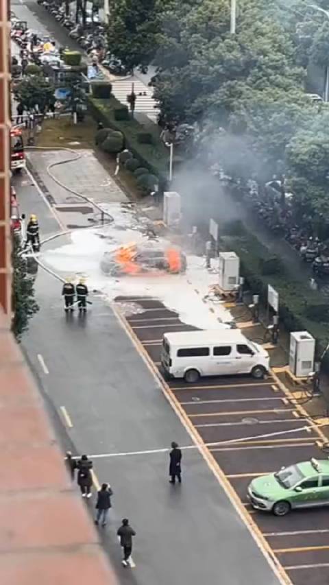 BBA里，奔驰先停掉纯电，再酝酿几年时间回来，才是更好的！