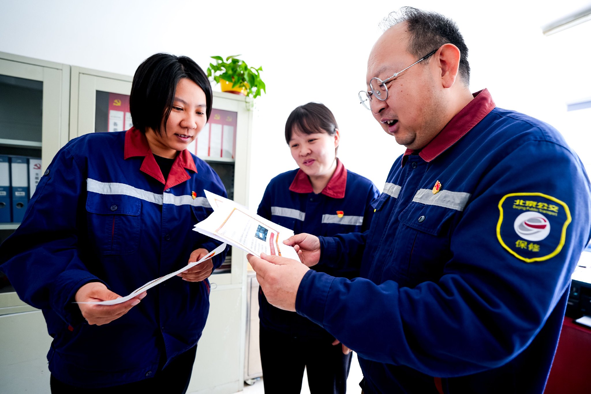北京公交集團保修分公司以「全民國家安全教育,走深走實十週年」為主題,開展了系列宣傳教育活動。通訊員 張海倫 攝