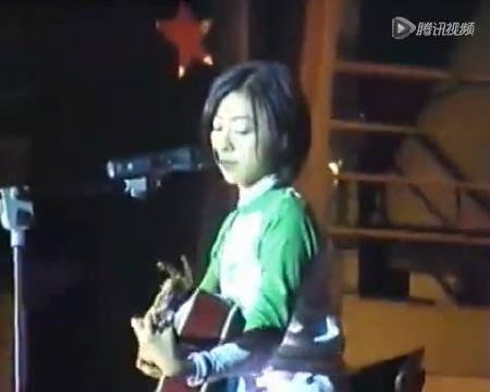 翻到二十多年前陈绮贞第一次来内地的影像