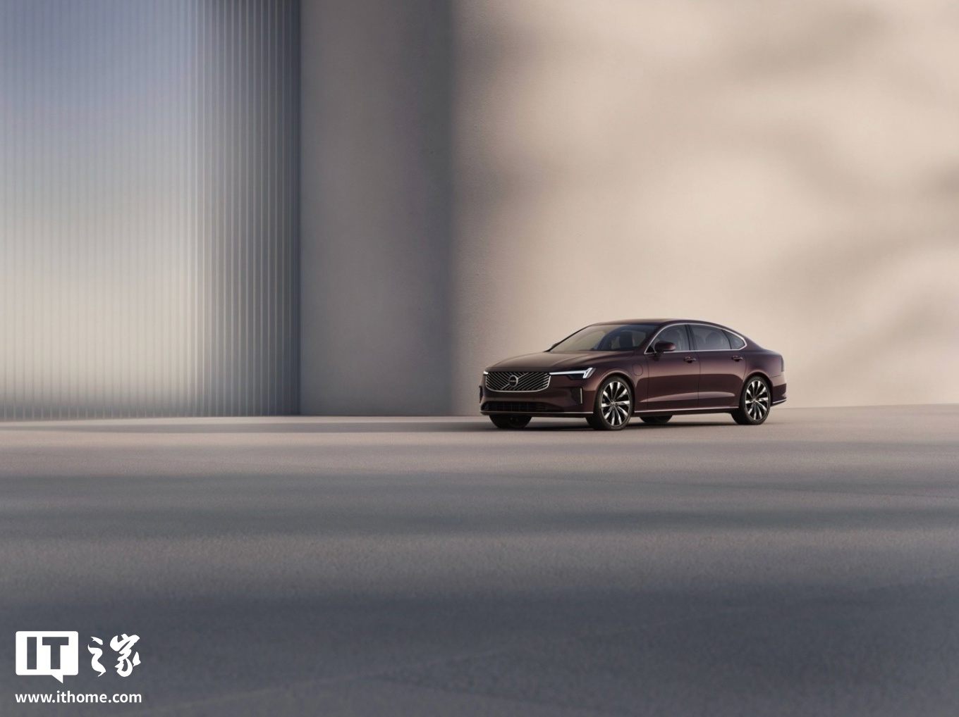 沃尔沃海外推出 2025 款 S90 混动轿车，国产版今夏上市