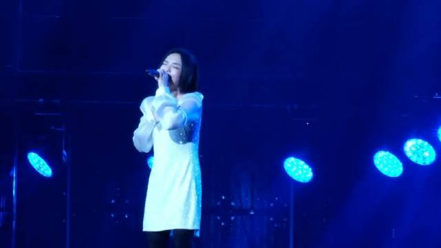 泪腺失守警告！徐佳莹在郑州演唱会端出《到此为止》这道大菜时…