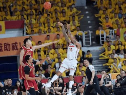 杜锋G3用人自爆！外援赌博决策引篮板防守崩盘，重用张明池何意