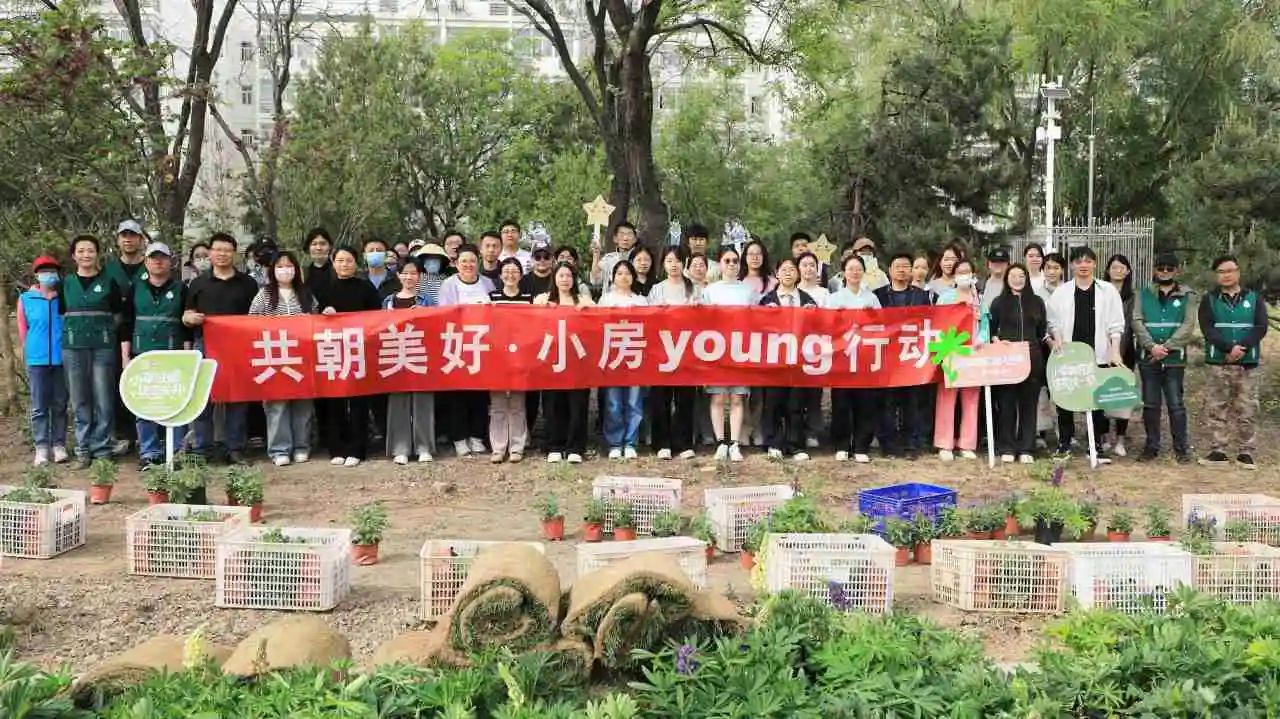 4月16日,北京市朝陽區三間房地區開展「惠河廊道花園」項目第一期花卉種植活動。受訪者供圖