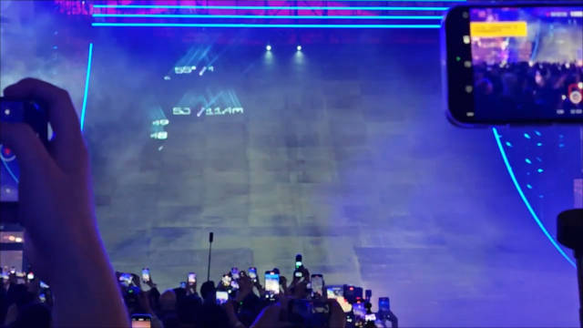 宝马拿概念车表演了个绝活，原地干拔上了16米高55度的大斜坡