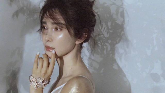 作为一个真正的时尚偶像，@李冰冰 保持自身美好的品质，比如真诚…