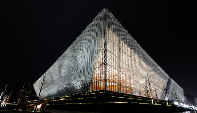 南昌保利大剧院夜景。 图/视觉中国