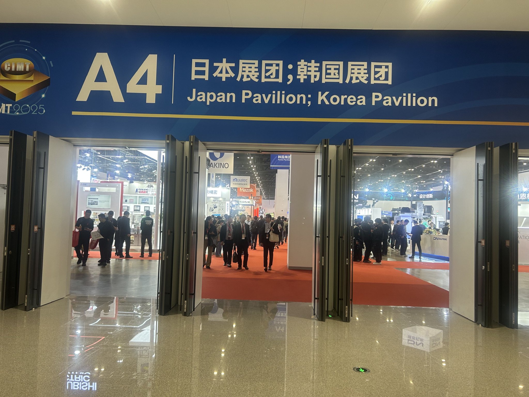 本次展會7個展區,其中國際展區佔四個,吸引了全球頭部機床企業參展。新京報記者 陳琳 攝