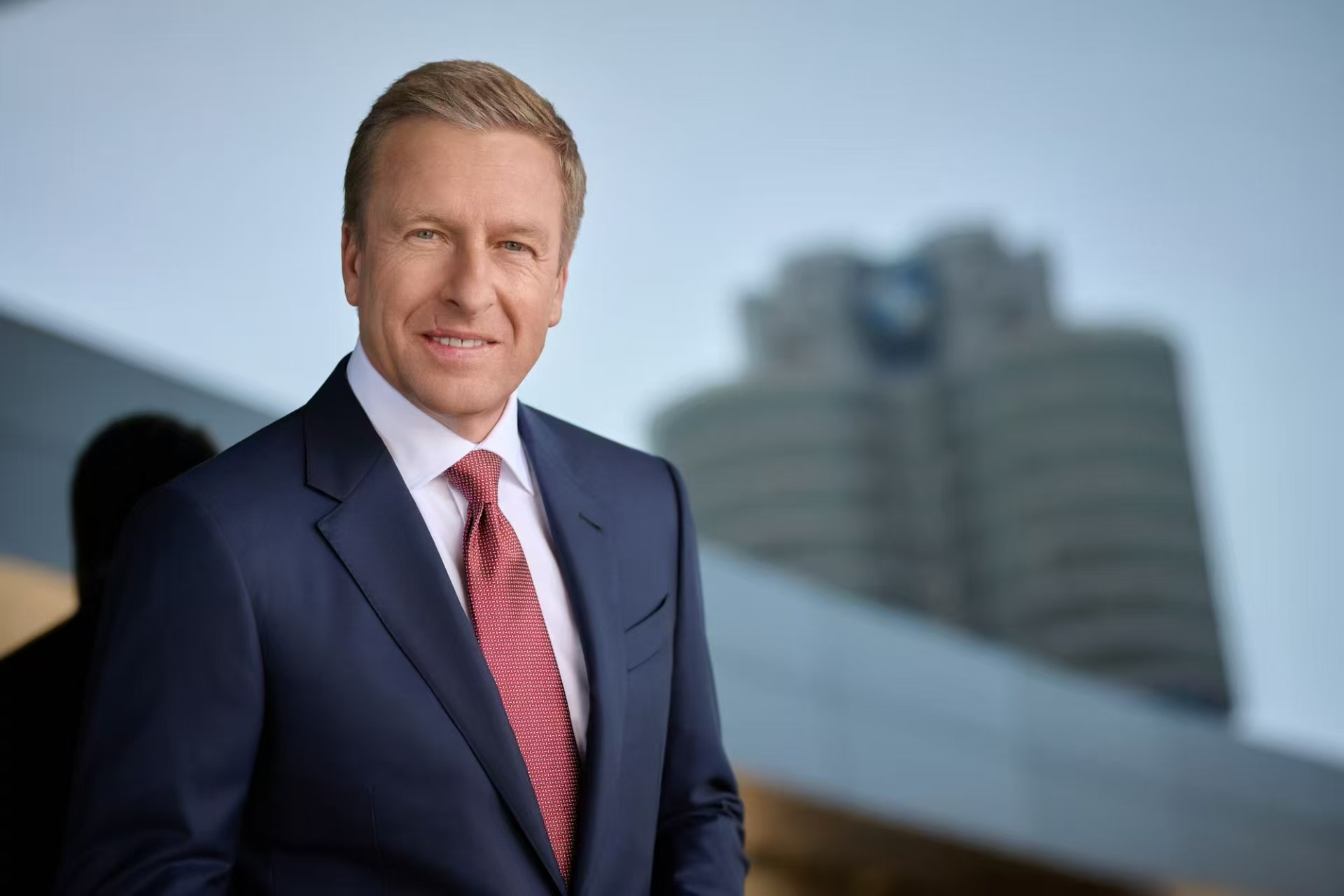 宝马携三款新世代概念车亮相上海车展，首发智能座舱与X系统