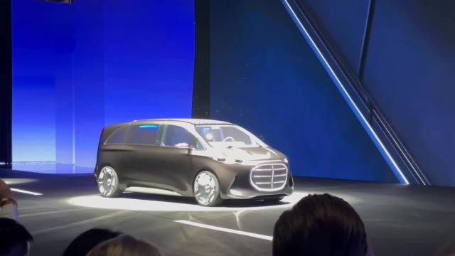 正在现场！看奔驰最新的MPV概念车！ 这个造型你觉得怎么样？