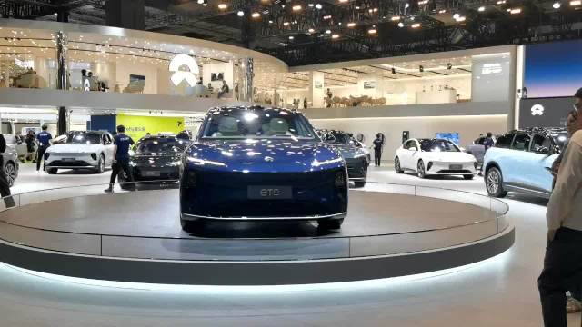 蔚来ET9上海车展展前测试，动态展示媲美比亚迪