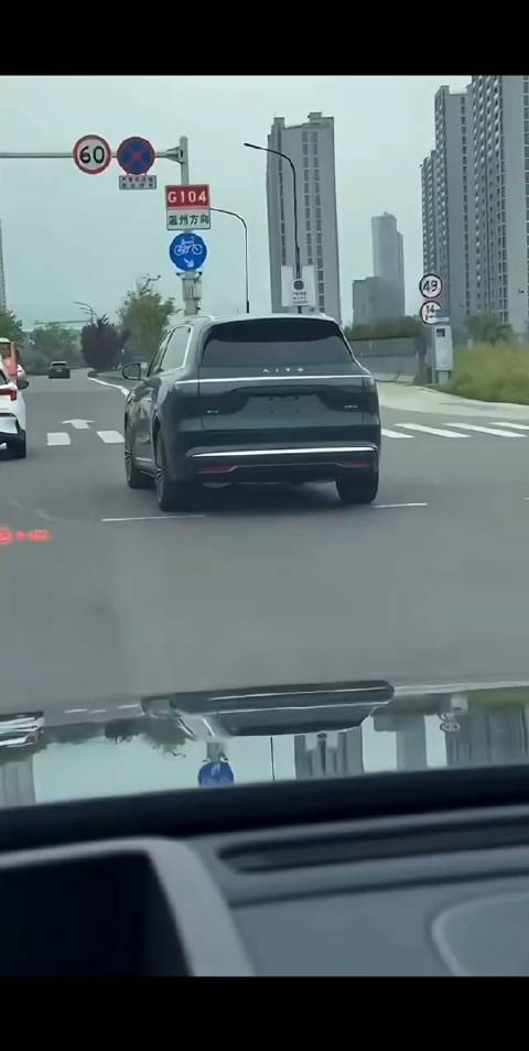 问界M8这底盘是不是很强？
