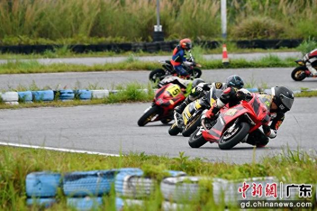 2025伟业达杯广东省场地摩托车锦标赛恩平站现场。(主办方 供图)