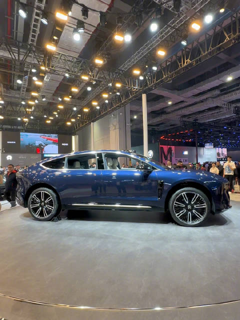 蔚来ET9这「腰」真好