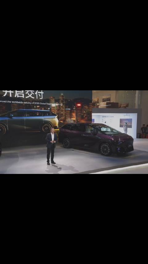 小鹏X9亮相上海车展，零重力座椅与智驾系统引关注