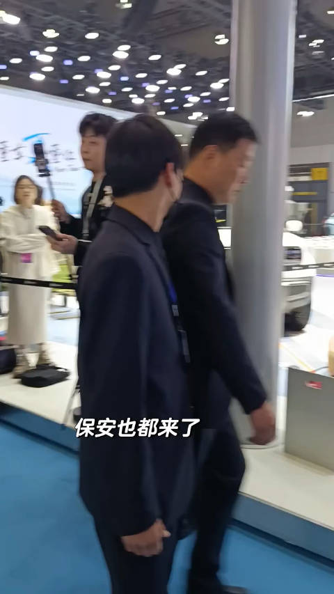 龚俊亮相上海车展，MPV车型空间灵活受关注