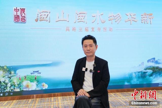 图为郭广平接受采访。李太源 摄